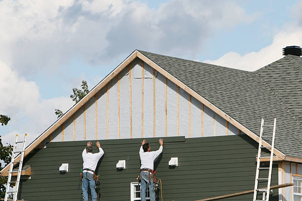 Professional Siding Replacement technician working in Cuyahoga Falls, OH